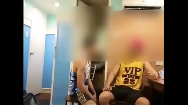 Pegando na rola do hetero e convencendo-o de deixar mamar, homemade gay cumshot