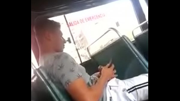 dotado batendo uma no onibus