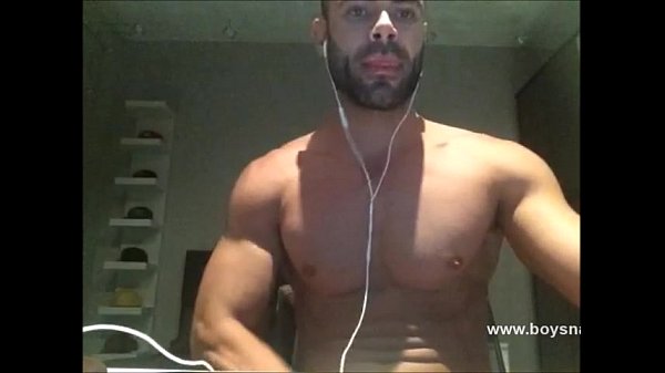 Saradão pirocudo na webcam – www.boysnaweb.net