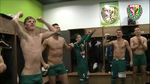 Comemorações nos vestiários, cuecas, volumes e nudes