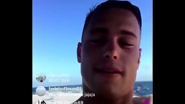 Jogador Léo Parraguez mostrou o pau em live