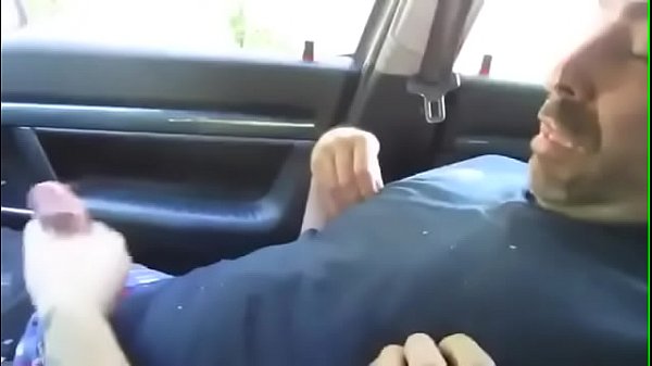 Masturba a señores que tiran mucha leche