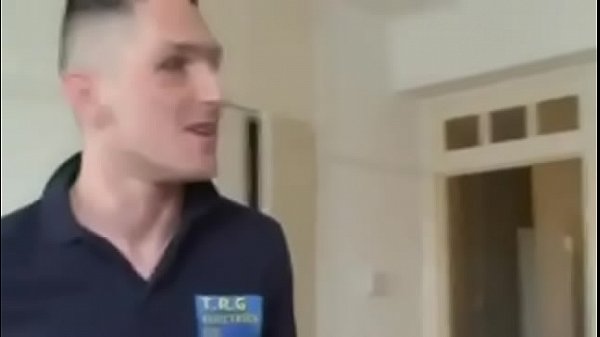 Những anh thợ điện dâm đãng