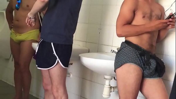 CurtoPezaoBH – Rola Grande no banheirão, amateur gay porn blog