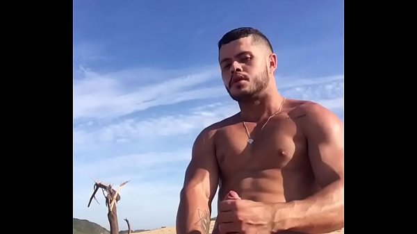 DOTADO ATIVO NA PRAIA