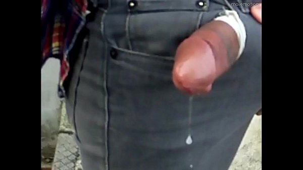 Guy removes his jeans and cums in the wood