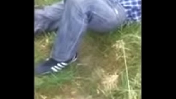 se masturba frente a un vagabundo