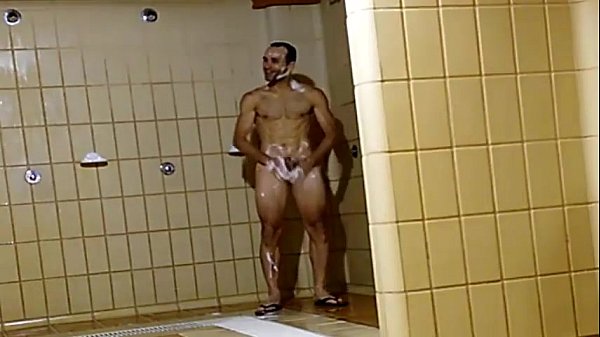 Câmera escondida em vestiário de futebol