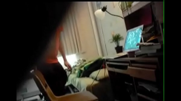 拍表弟房间打飞机