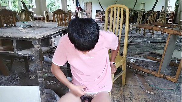 男孩 可爱 正太 野外 废墟 自慰 射精 吃精