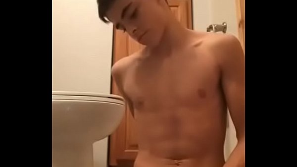 Morrito gay de 18 se masturba