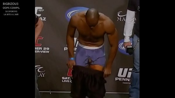 Oops ! 50 sportsmen, dick out, in 3 min !