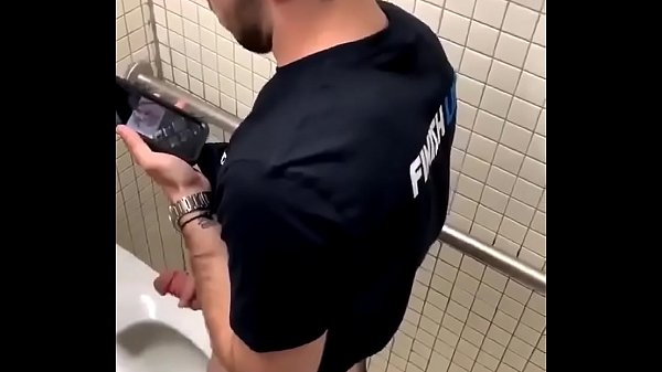 Pajero espiado en el shopping