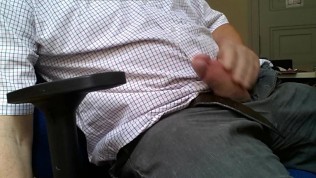 August 4th 2015 – I m aroused, my cock s stiff, I need to please myself – Ich bin erregt, mein Schwanz ist steif, ich muss mich befriedigen, amateur gay pirn