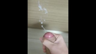 dk 壁にむかって勢いよく射精