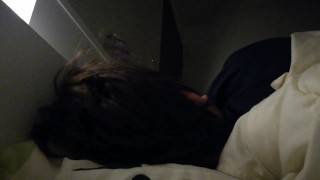 布団の中で着替える変態高校生