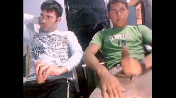 Heteros pajeándose viendo porno!