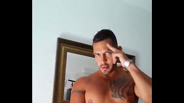 MACHO TESUDO OFERECENDO A PICA!