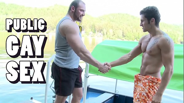 GAYWIRE – Muscular Studs Tomm & Rudy Black Bumping Uglies Out In Public