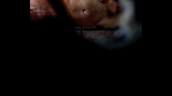 Pedreiro de pauzão e bunda gostosa tomando banho