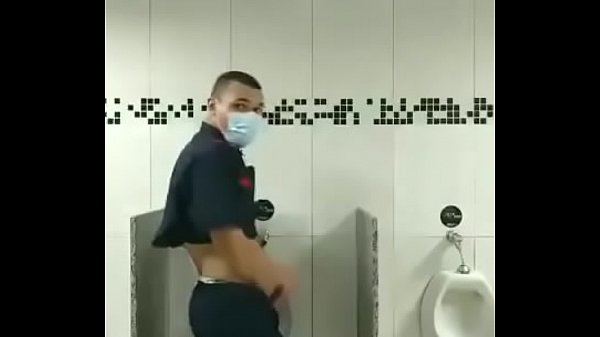 Punheta no Banheiro público