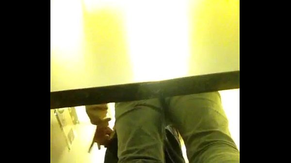 Toilet Vincom Đồng Khởi tầng B2 – Sục cu bắn tinh bị bảo vệ bắt