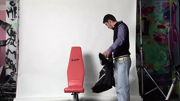 Muscular Garry Hanson Jacks Off