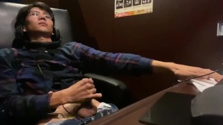 ネットカフェでアナニーする