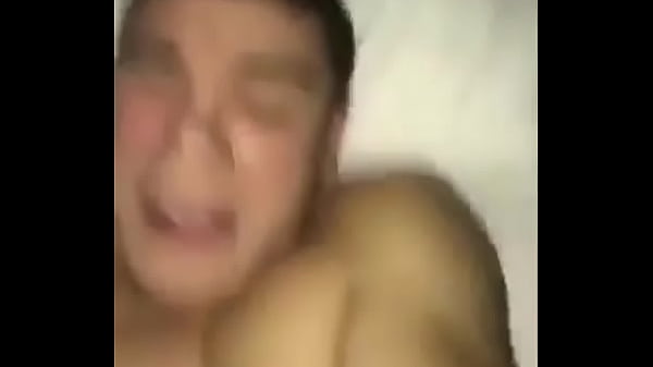 Chorando na rola o novinho gostoso