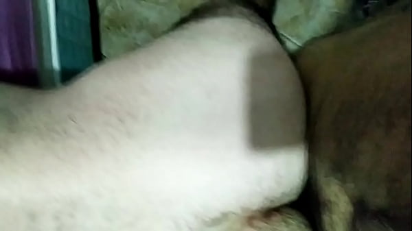 Gemendo na vara do novinho