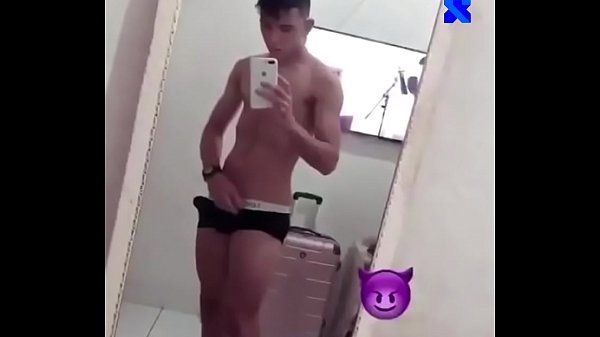 Novinho de pau duro na cueca