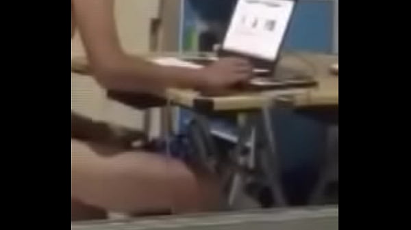 Novinho flagrado na punheta