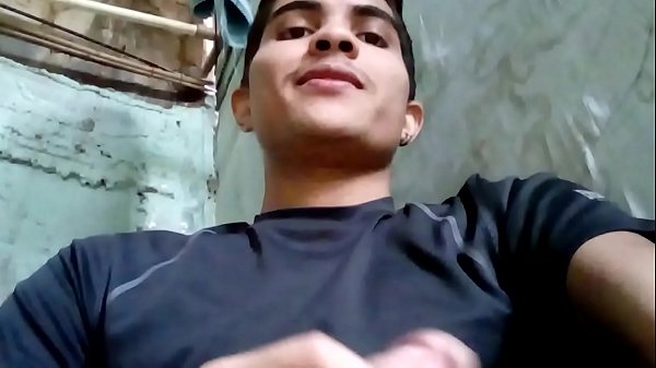 Novinho mostrando o pau