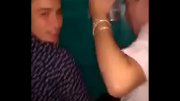 Novinhos pegacao banheiro quimico